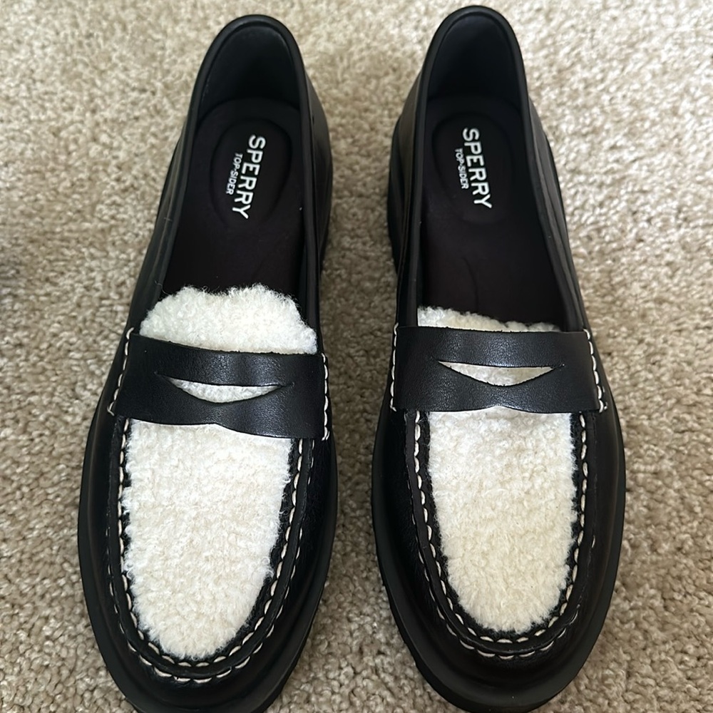 Sperry Black Leather Loafers with Cream Shearling Panel